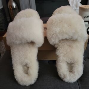 UGG Fluffy Slides